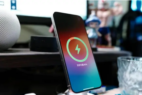 湖滨苹果15换屏服务分享用什么充电器给iPhone15充电更好 